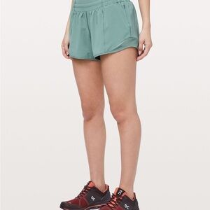 Lululemon Hotty Hot Short II 4”